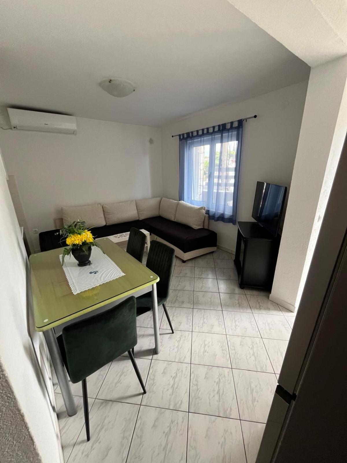 Apartmani Ana Juricev Vodice Zewnętrze zdjęcie